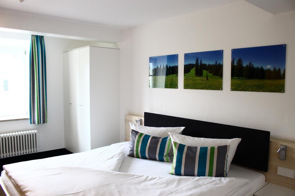 Die Krone - Hotel Garni Kirchzarten Bagian luar foto