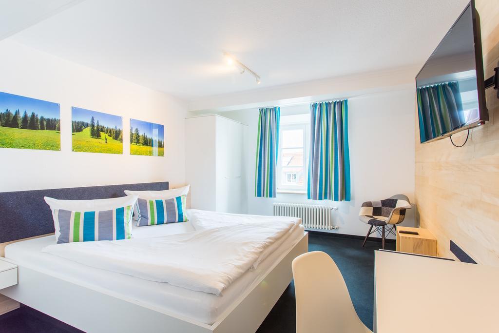 Die Krone - Hotel Garni Kirchzarten Bagian luar foto